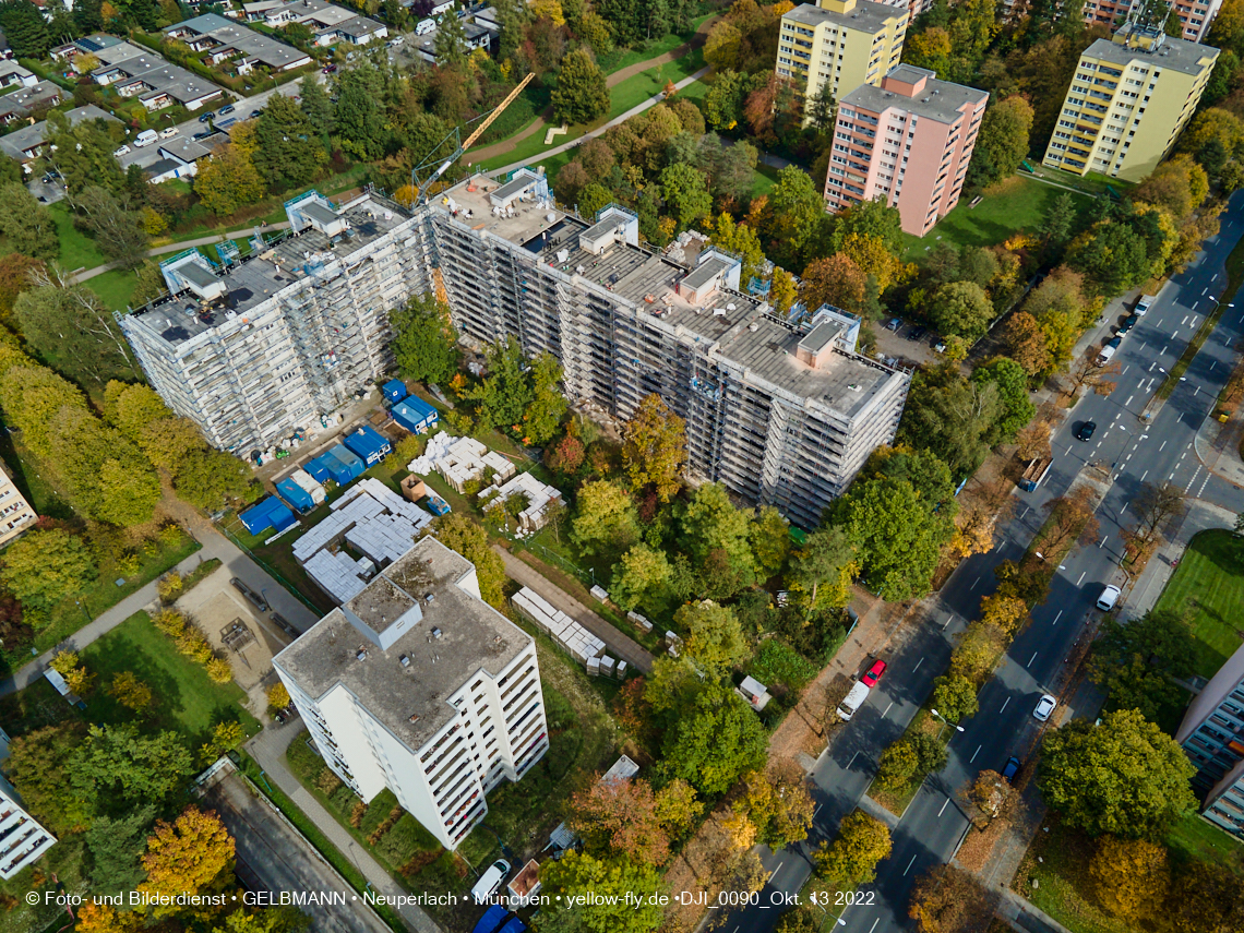 13.10.2022 - Fassadensanierung am Karl-Marx-Ring 11-21 in Neuperlach